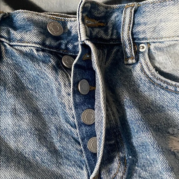 PacSun Distressed High Rise Light Blue Wash Jean Shorts - Picture 4 of 8